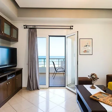 Beachfront 公寓 罗希姆诺
